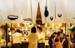 appearance of ippudo, the ramen shop where is serving sake.