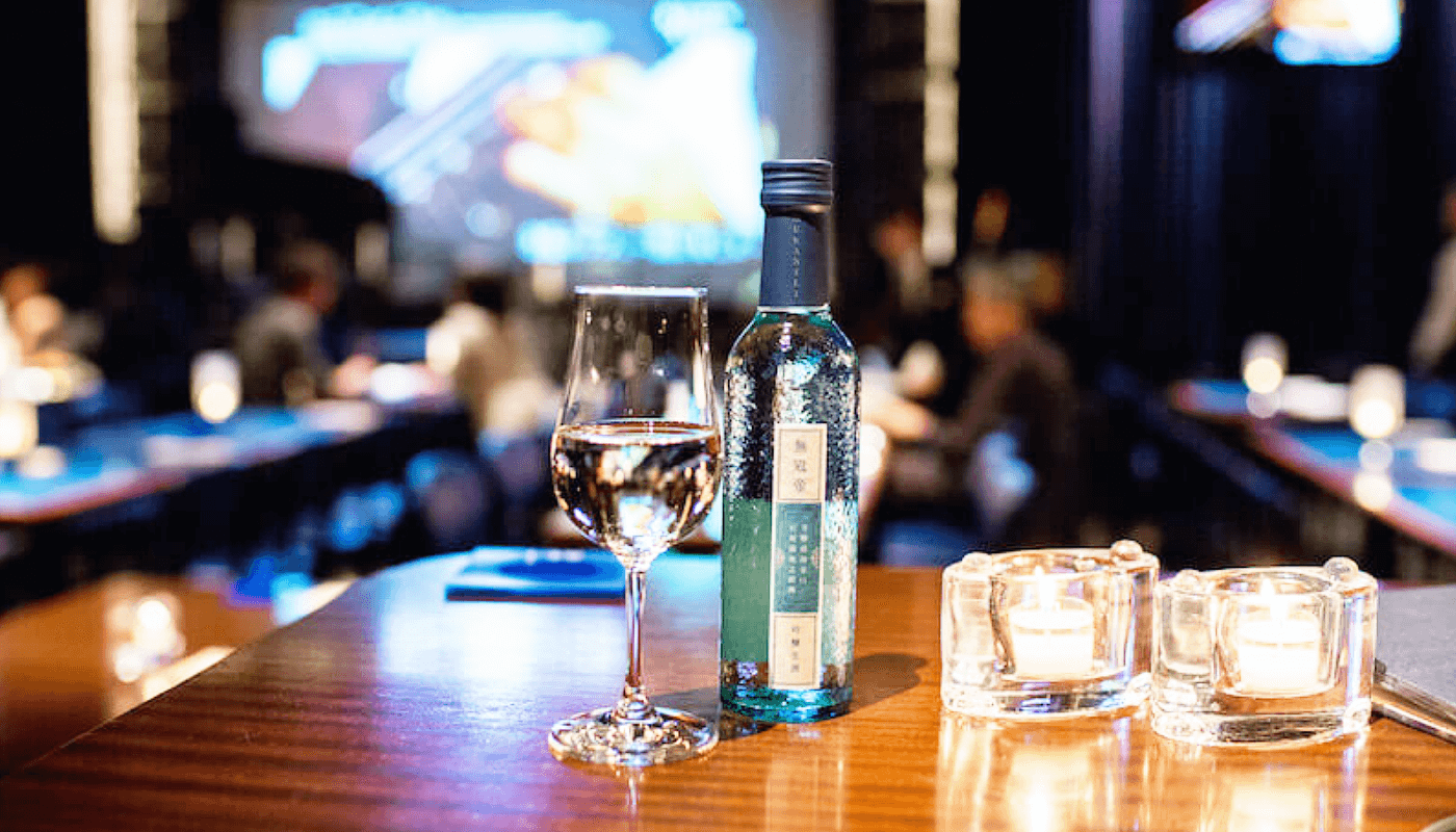 Mukantei’s clear blue bottle adds some sparkle to the jazz scene at Blue Note Tokyo