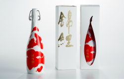 Bottle Design Featuring Multicolored Carp Receives 2018 GERMAN DESIGN AWARD