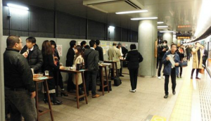 Platform 3 of Nakanoshima Station become sake bar