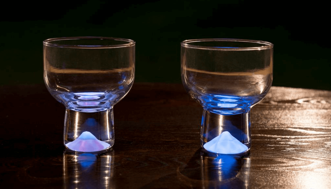 The Moonlight Glass is the world's first to use a unique ”bright-in-the-dark” technology.